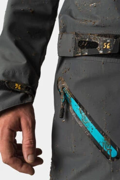 Dirtlej DirtSuit SFD Edition - Combinaison Pour La Boue 9 Dirtlej DirtSuit SFD Edition - Combinaison Pour La Boue -Cyclisme Vêtements Boutique dirtlej DirtSuit SFD Edition Matschoverall 20220136 4